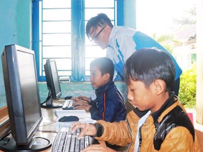 Bộ Tài chính đề xuất gói vay 3.500 tỷ hỗ trợ học sinh, sinh viên mua máy tính học trực tuyến