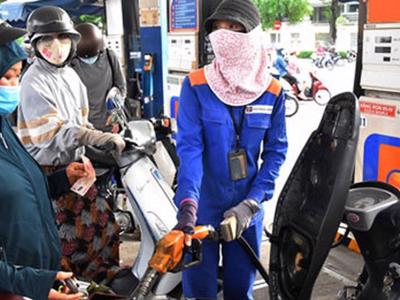 Xăng dầu đồng loạt tăng giá mạnh, xăng RON95-III tiến sát mốc 23.000 đồng/lít