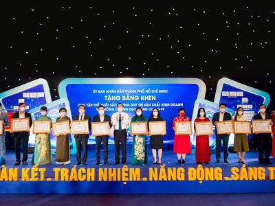 Tập đoàn Hưng Thịnh nhận bằng khen của UBND TP.HCM cho thành tích phòng chống Covid-19