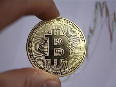 Bitcoin tiến sát đỉnh lịch sử, lên mức  62.600 USD