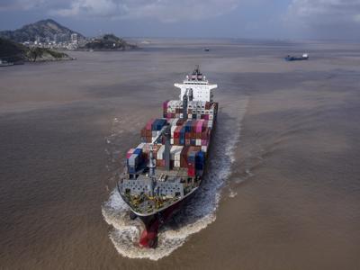 Xuất khẩu tăng mạnh, Trung Quốc thặng dư thương mại kỷ lục
