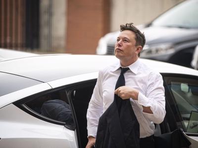 Tesla “bay” 199 tỷ USD vốn hoá, Elon Musk mất 50 tỷ USD tài sản