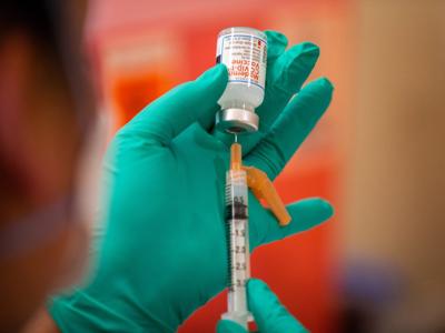 Khái niệm “tiêm vaccine Covid-19 đầy đủ” tại các nước giàu đang thay đổi?