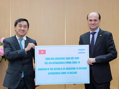 Việt Nam tiếp nhận 500.000 liều vaccine AstraZeneca từ Achentina