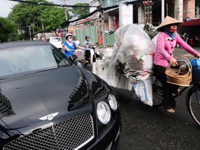 Nghiên cứu khả năng tăng thu thuế của người giàu để chia sẻ với người nghèo lúc khó khăn