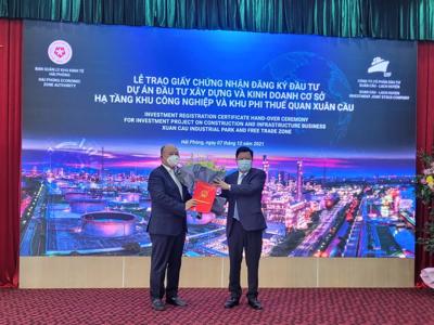 Trao chứng nhận đầu tư siêu dự án 11 ngàn tỷ - khu phi thuế quan, logistics và công nghiệp Lạch Huyện, Hải Phòng
