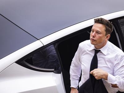 Cổ phiếu Tesla bùng nổ, Elon Musk kiếm gần 34 tỷ USD sau một đêm