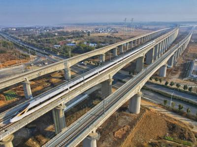 Trung Quốc xây thêm 12.000 km đường sắt cao tốc để kích thích tăng trưởng kinh tế