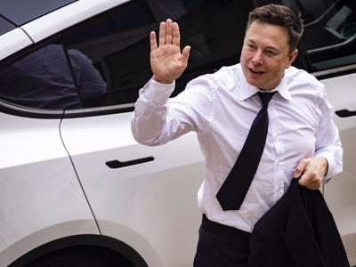 Elon Musk rút 5,7 tỷ USD cổ phiếu Tesla làm từ thiện