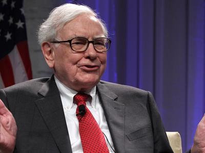 Warren Buffett: Không nên bán tháo cổ phiếu để tích trữ tiền mặt, vàng hay Bitcoin khi xảy ra chiến tranh