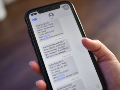 Vụ “đôi co” SMS banking: Nhà mạng, ngân hàng thống nhất phí trọn gói 11.000 đồng/tháng