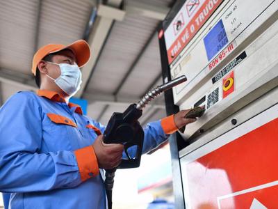 Bộ Tài chính đề xuất "khẩn" giảm thuế bảo vệ môi trường tối đa 1.000 đồng/lít từ ngày 1/4
