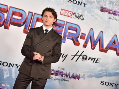 Tom Holland: 25 tuổi, kỷ lục doanh thu phòng vé và gu thời trang xa xỉ