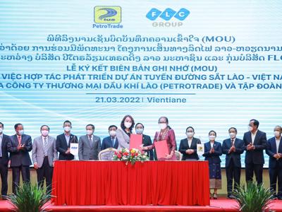 Tập đoàn FLC và PetroTrade ký hợp tác đầu tư tuyến đường sắt kết nối Việt Nam - Lào 