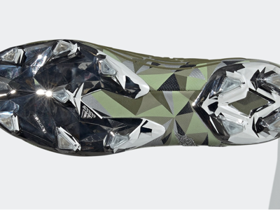 Đôi giày Adidas Predator Edge x Swarovski: Để đá bóng hay để trưng bày? 