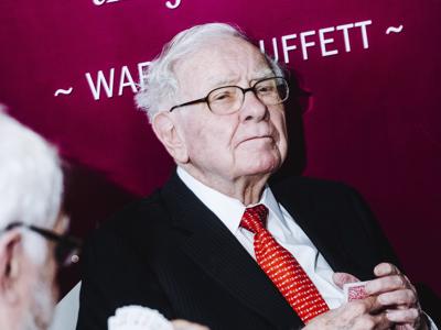 Bỏ cổ phiếu ngân hàng, Warren Buffett quay sang “chơi lớn” với cổ phiếu dầu khí