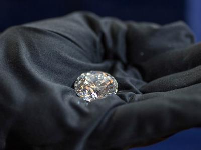 Trang sức kim cương sẽ tăng giá do thiếu nguồn cung từ Nga?