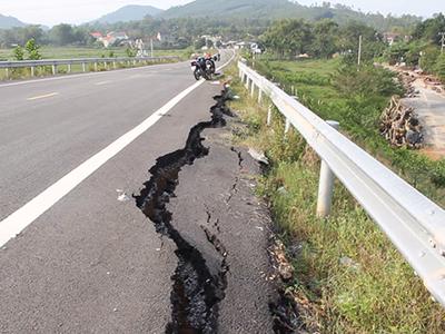 VEC phải chịu trách nhiệm trước pháp luật nếu để mất an toàn do cao tốc Quảng Ngãi - Đà Nẵng hư hỏng