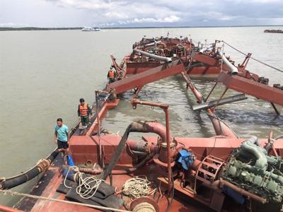 Nóng bỏng tình trạng “cát tặc” trên vùng biển thành phố Hồ Chí Minh 