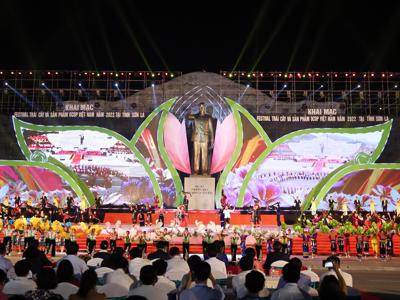 Festival trái cây rộn rã những vòng xòe Tây Bắc