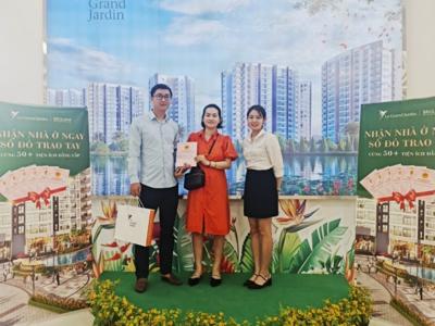 Tổ hợp chung cư Le Grand Jardin tiếp tục bàn giao “sổ đỏ”