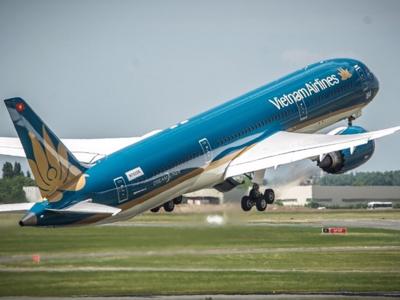 Giá nhiên liệu cùng nhiều “cục nợ” đè nặng cánh bay, Vietnam Airlines “xoay vần” giảm lỗ