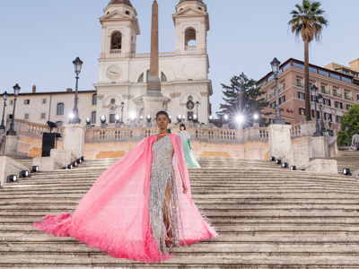 Valentino Haute Couture 2022: BST khiến Dior phải làm đơn khiếu nại