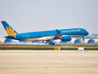 Máy bay Vietnam Airlines hạ cánh khẩn cấp tại sân bay Đà Nẵng do động cơ bốc khói