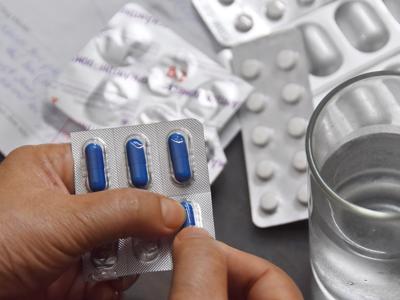 Nghi ngờ cúm không tự ý làm xét nghiệm và mua thuốc điều trị tại nhà