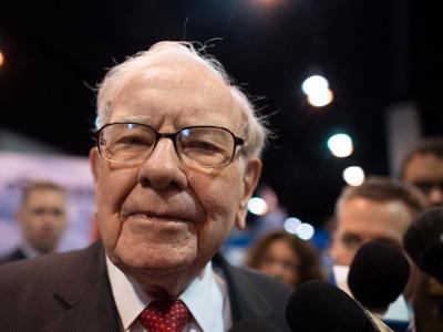 Warren Buffett có quan điểm như thế nào về tiết kiệm?