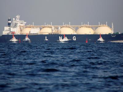 Tranh thủ giá khí đốt cao ngất ngưởng, Trung Quốc đẩy mạnh bán lại LNG sang châu Âu