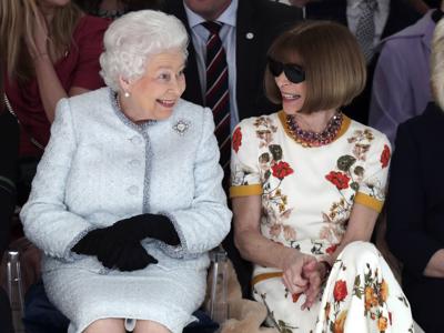 Tuần lễ thời trang London ra sao khi Nữ hoàng Anh qua đời?