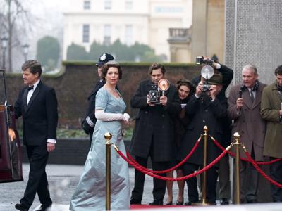 Ba ngày sau khi Nữ hoàng Anh qua đời, lượt xem "The Crown" tăng 800%