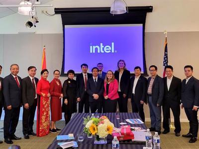 Education minister meets with ETS and Intel