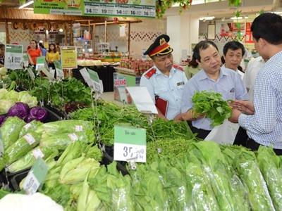 Siết chặt quản lý, ngăn rau chợ tuồn vào siêu thị bán với giá cao