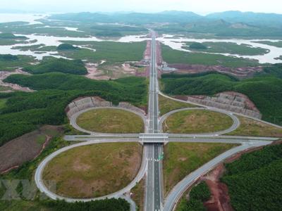 Quảng Ninh yêu cầu đẩy nhanh tiến độ xây dựng các trạm dừng nghỉ trên cao tốc Vân Đồn – Móng Cái