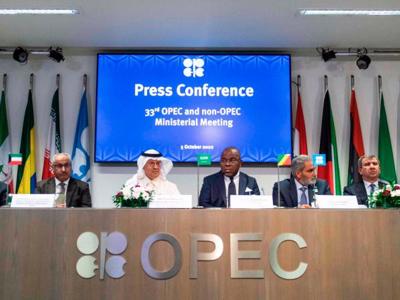 Chuyên gia: Áp giá trần dầu Nga sẽ làm "thay đổi cán cân quyền lực" giữa OPEC và phương Tây