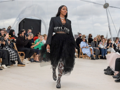 BST Alexander McQueen Xuân - Hè 2022: sự gợi cảm mới của thời trang