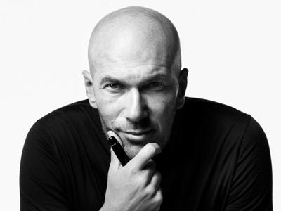 Zinédine Zidane sẽ làm gì khi cầm cây bút xa xỉ Montblanc?