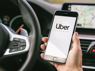 Uber ra mắt dịch vụ quảng cáo cạnh tranh trực tiếp với Lyft