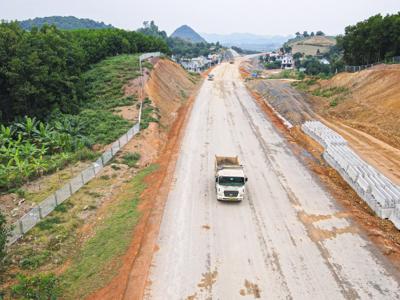 Chỉ định thầu xây lắp tại cao tốc Hậu Giang - Cà Mau qua 4 địa phương với trị giá trên 14.000 tỷ đồng