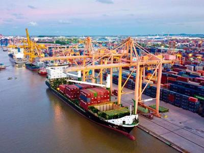 Sản lượng hàng hóa vận tải qua cảng biển lớn nhất miền Bắc khởi sắc mùa cao điểm cuối năm