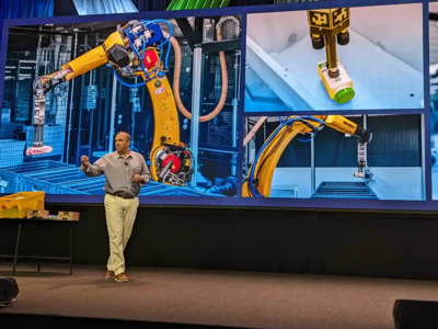 Amazon ra mắt cánh tay robot để giải phóng nhân viên trong kho hàng