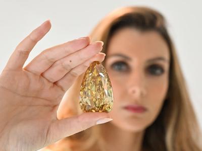 Viên kim cương “Chim yến vàng” dự kiến đấu giá được 13 triệu bảng Anh