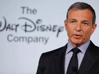 Bob Iger trở lại làm CEO Disney, cổ phiếu công ty tăng vọt 9,9%