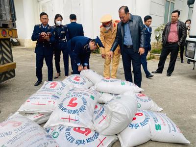 Thanh Hóa tạm giữ phương tiện vận chuyển đường cát nghi nhập lậu, số lượng lớn 