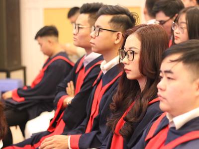 Trường Đại học Kinh doanh Công nghệ Hà Nội trao bằng tốt nghiệp khóa bác sĩ đầu tiên