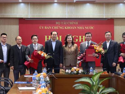 Ủy ban Chứng khoán Nhà nước bổ nhiệm ba lãnh đạo cấp vụ
