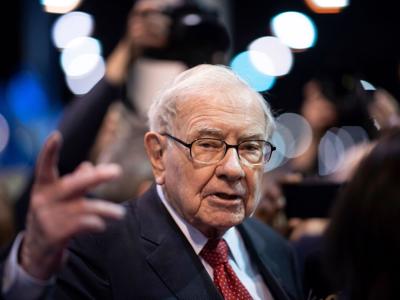 Nhà đầu tư huyền thoại Warren Buffett lo lắng về khủng hoảng ngân hàng Mỹ