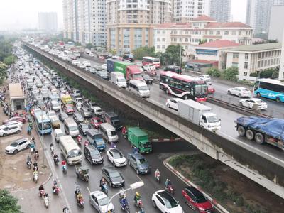 Thủ tướng đề nghị khởi công 3 cao tốc trục Đông - Tây và 2 vành đai liên kết vùng trước ngày 30/6